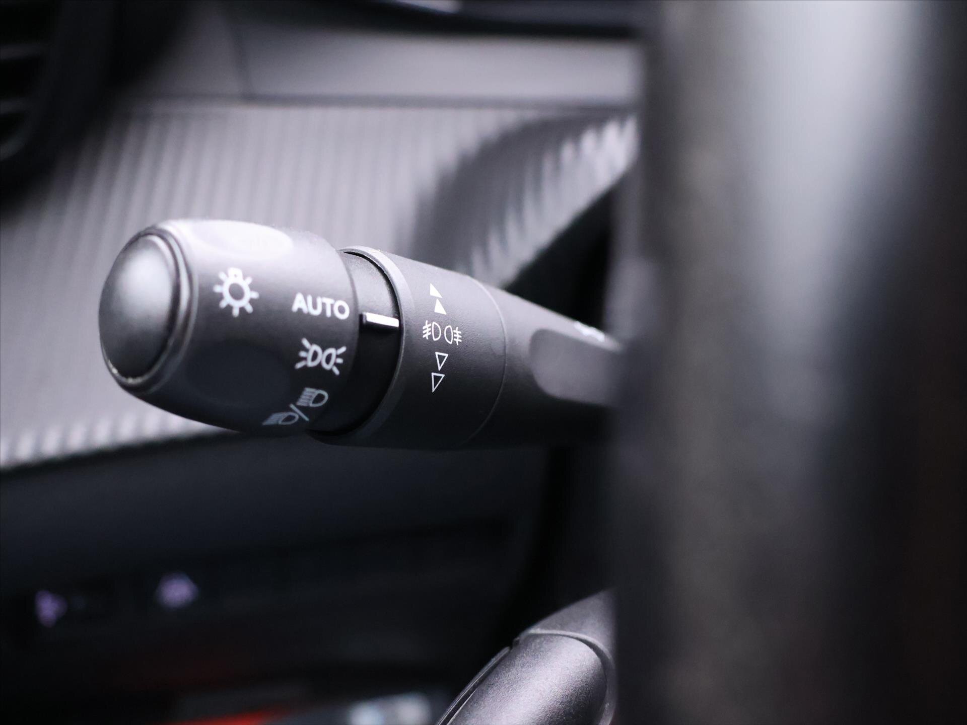 Peugeot 2008 SUV 1,2 l 74 kw