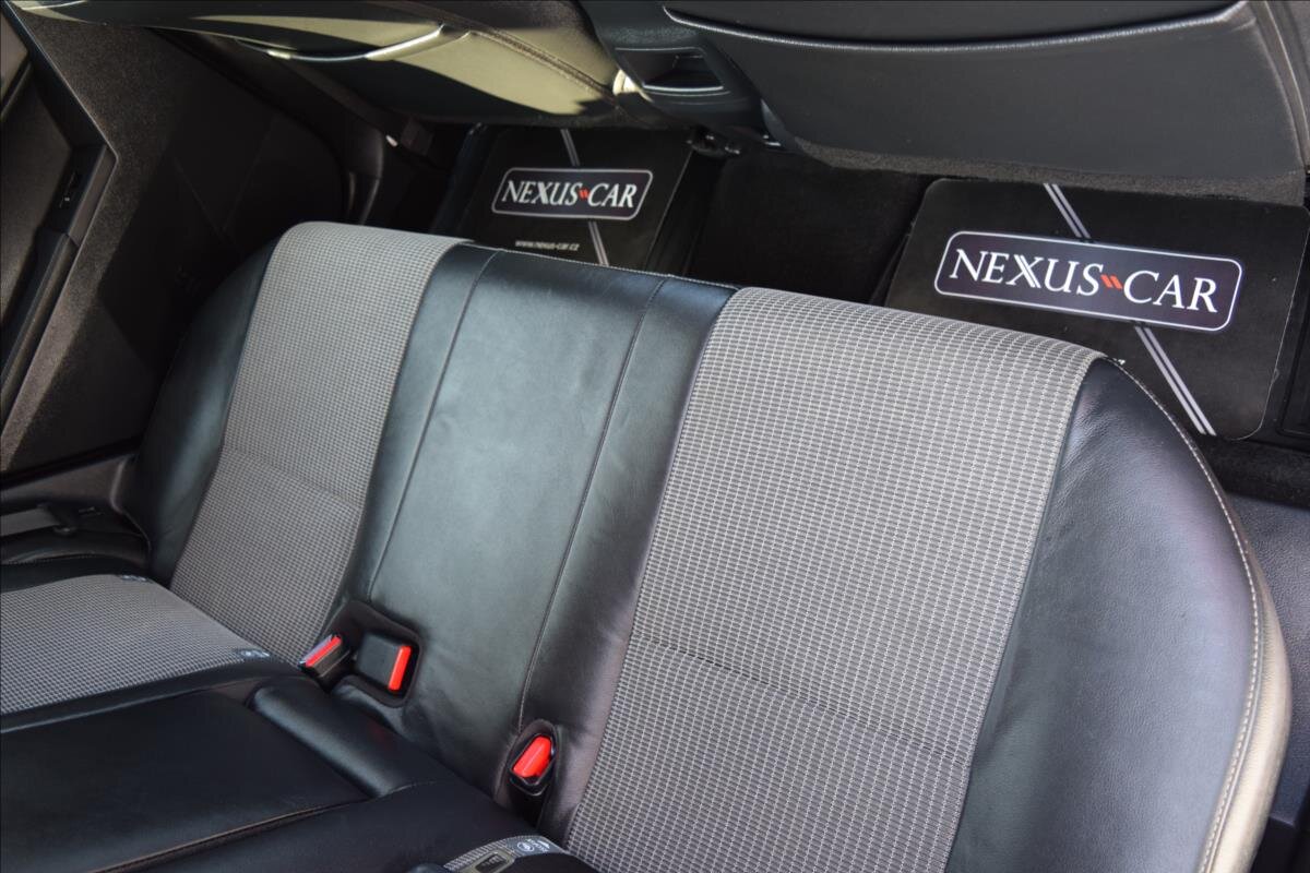 Toyota Auris Kombi 1,2 l 85 kw