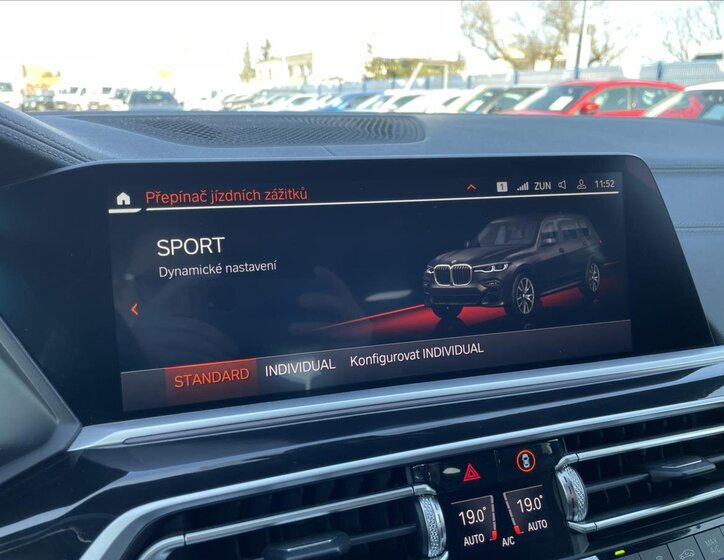 BMW X7 SUV / Terénní 3,0 l 195 kw