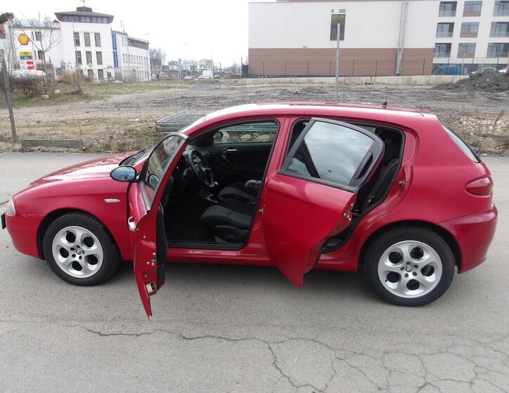 Alfa Romeo 147 Hatchback 1,6 l 77 kw