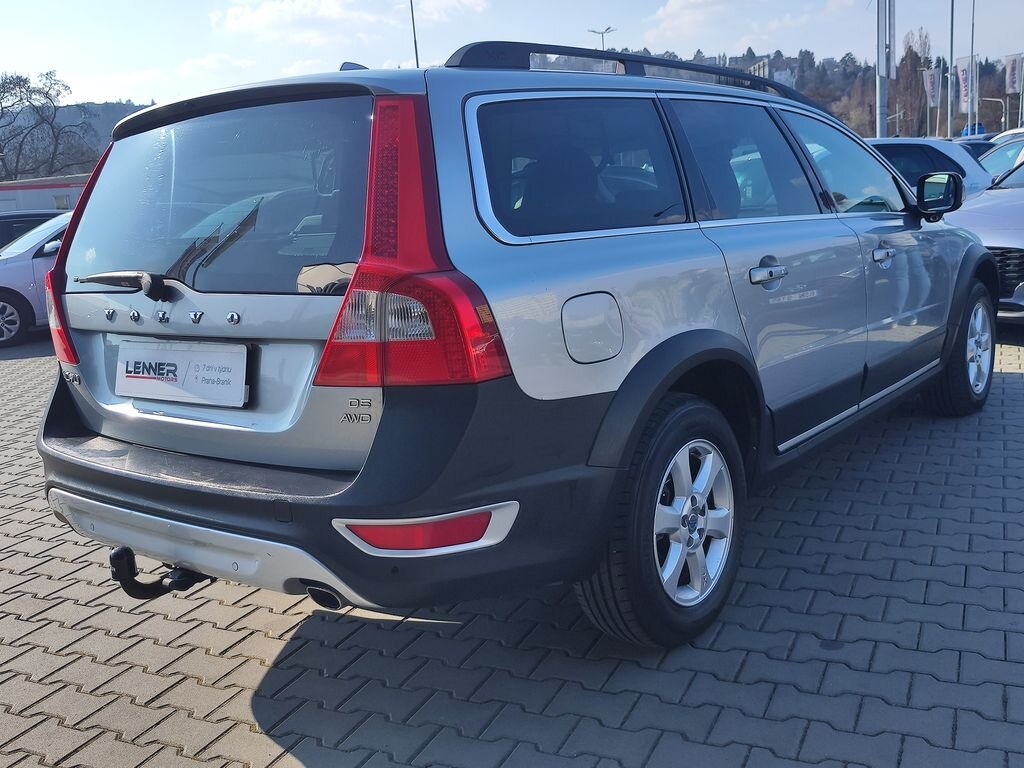 Volvo XC70 Kombi 2,4 l 151 kw
