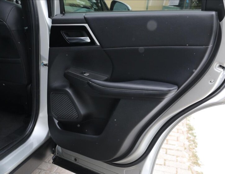 Mitsubishi Outlander SUV 2,4 l 162 kw