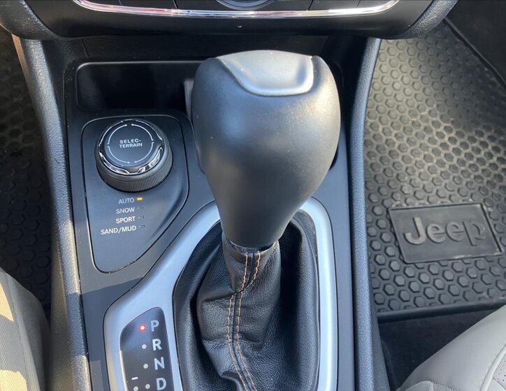 Jeep Cherokee SUV 2,2 l 147 kw