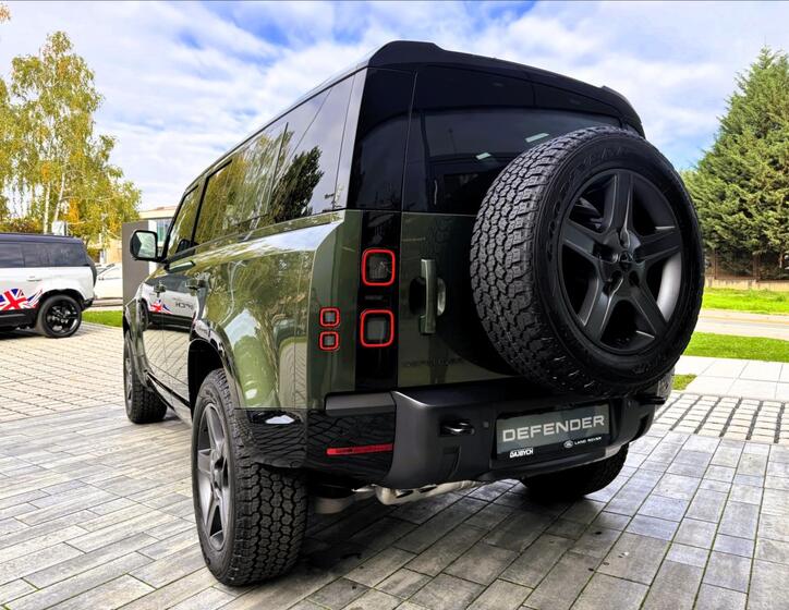Land Rover Defender 4