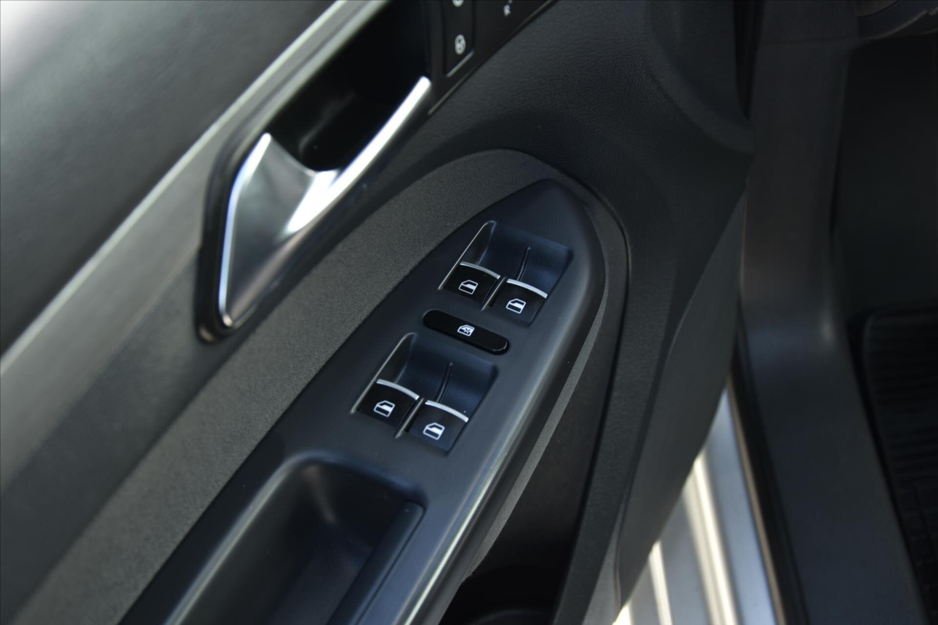 Volkswagen Touran MPV 1,6 l 77 kw