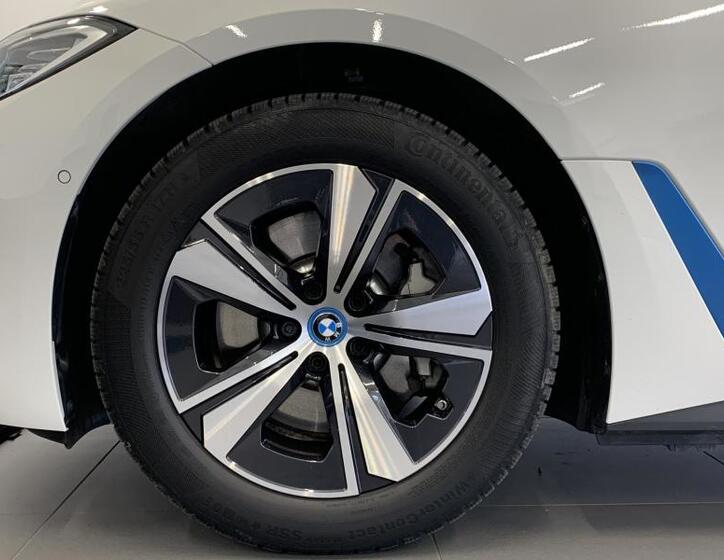 BMW i4 6