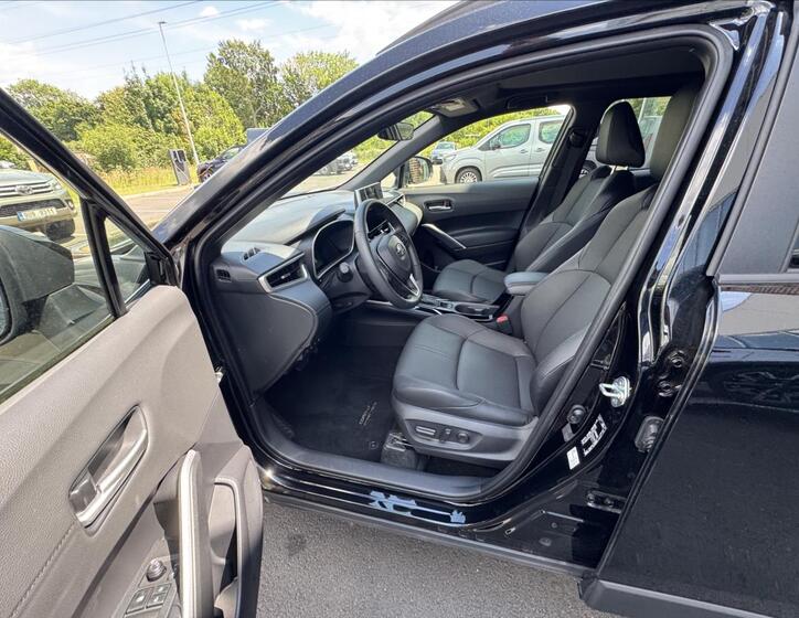 Toyota Corolla Cross 10