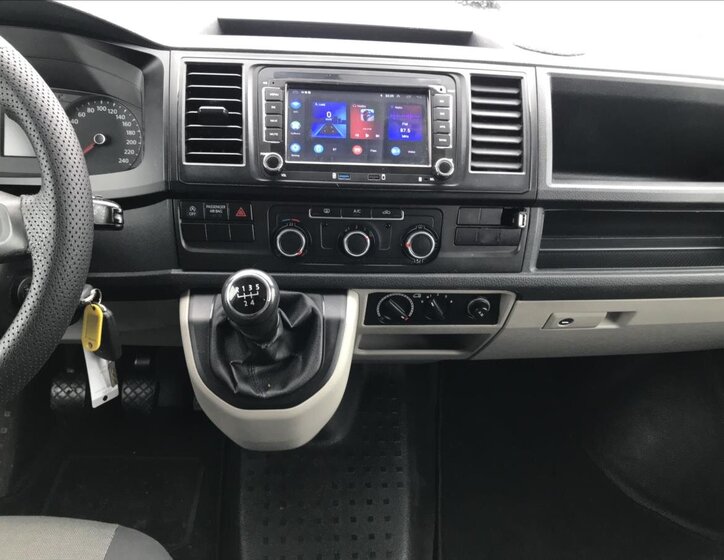 Volkswagen Transporter Kombi 2,0 l 62 kw