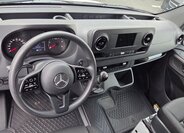 Mercedes-Benz Sprinter 11