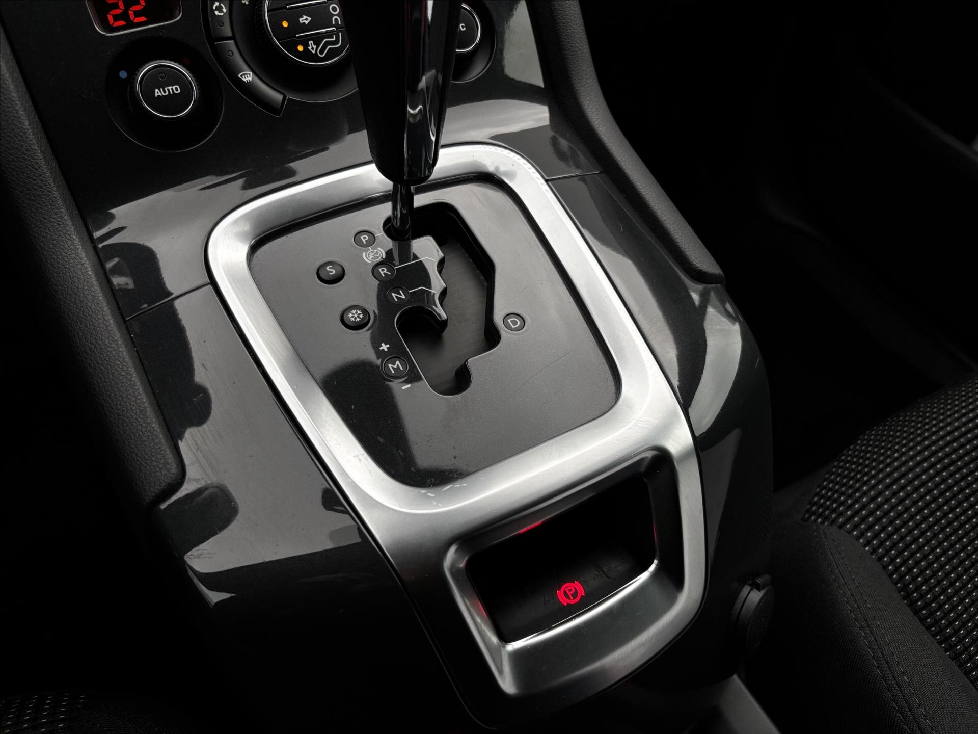 Peugeot 5008 MPV 2,0 l 120 kw