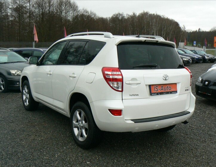 Toyota RAV4 SUV / Terénní 2,2 l 110 kw