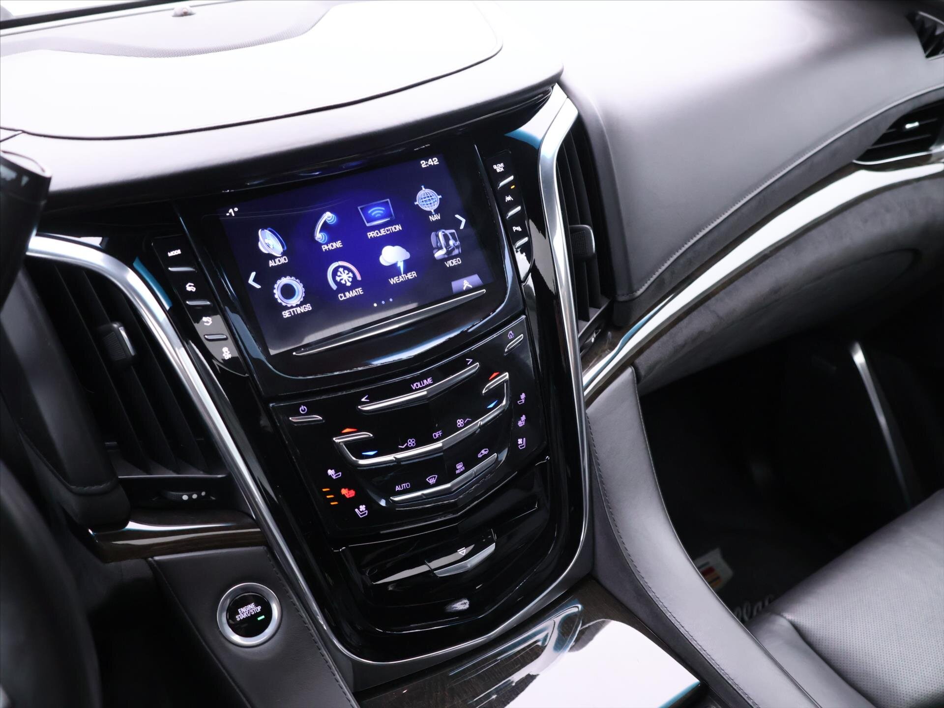 Cadillac Escalade SUV / Terénní 6,2 l 313 kw