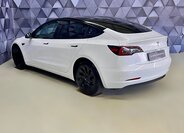 Tesla Model 3 Sedan / Limuzína 0,0 239 kw