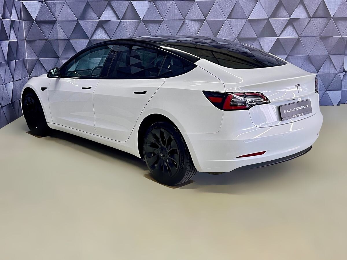 Tesla Model 3 Sedan / Limuzína 0,0 239 kw