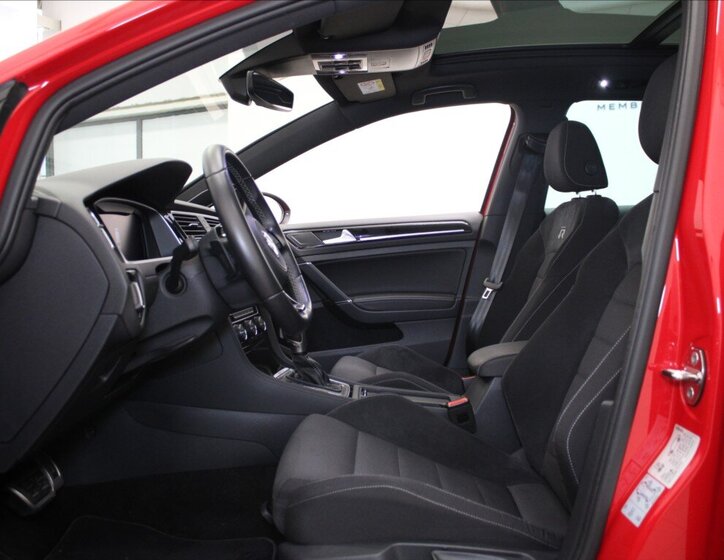 Volkswagen Golf Kombi 2,0 l 221 kw