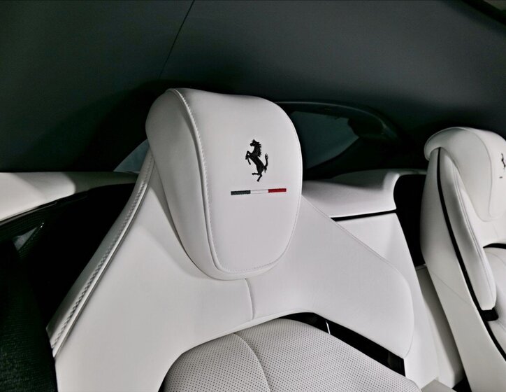 Ferrari Purosangue SUV / Terénní 6,5 l 529 kw