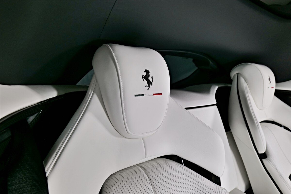 Ferrari Purosangue SUV / Terénní 6,5 l 529 kw