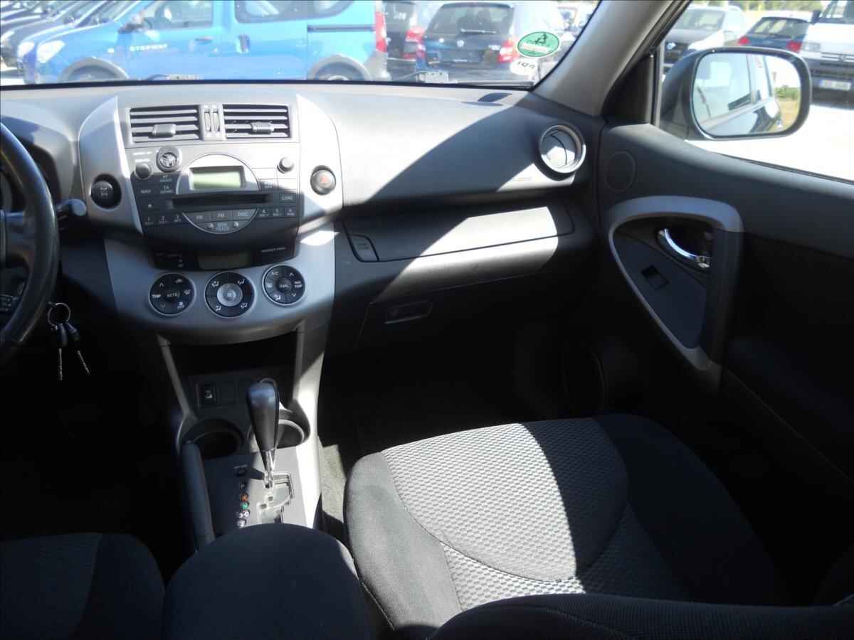 Toyota RAV4 Kombi 2,0 l 112 kw