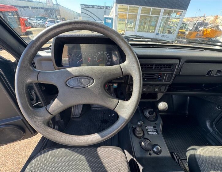 Lada Niva SUV 1,7 l 61 kw