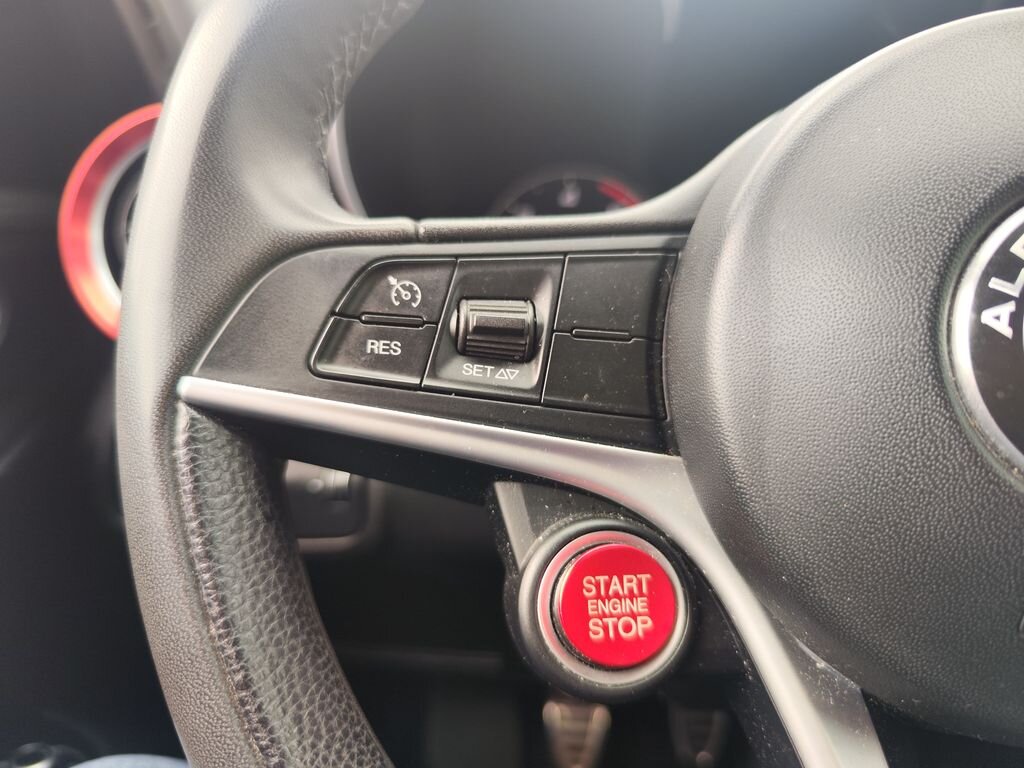 Alfa Romeo Giulia Sedan / Limuzína 2,1 l 110 kw