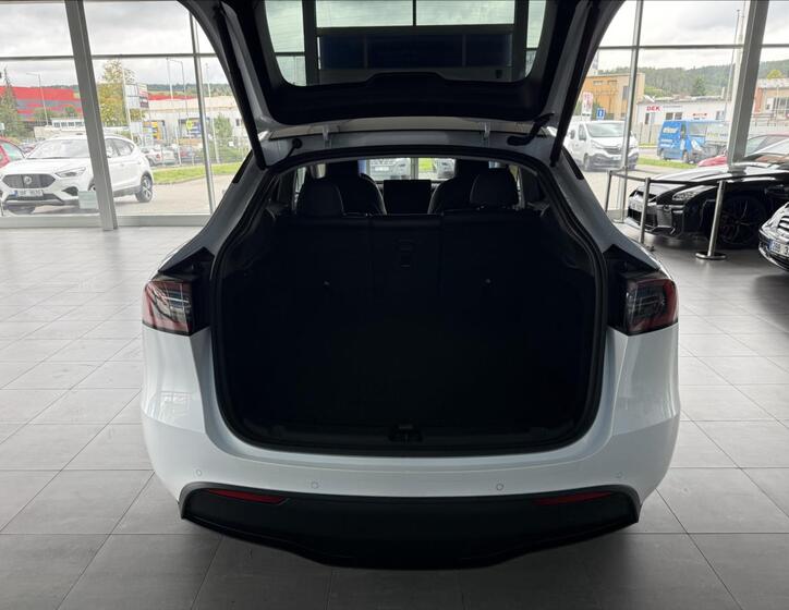 Tesla Model Y 21