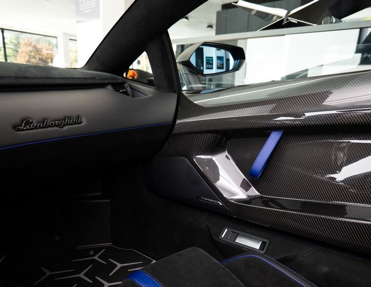 Lamborghini Aventador 15