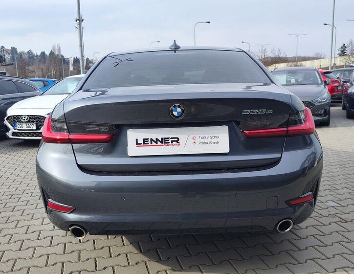 BMW Řada 3 Sedan / Limuzína 2,0 l 215 kw