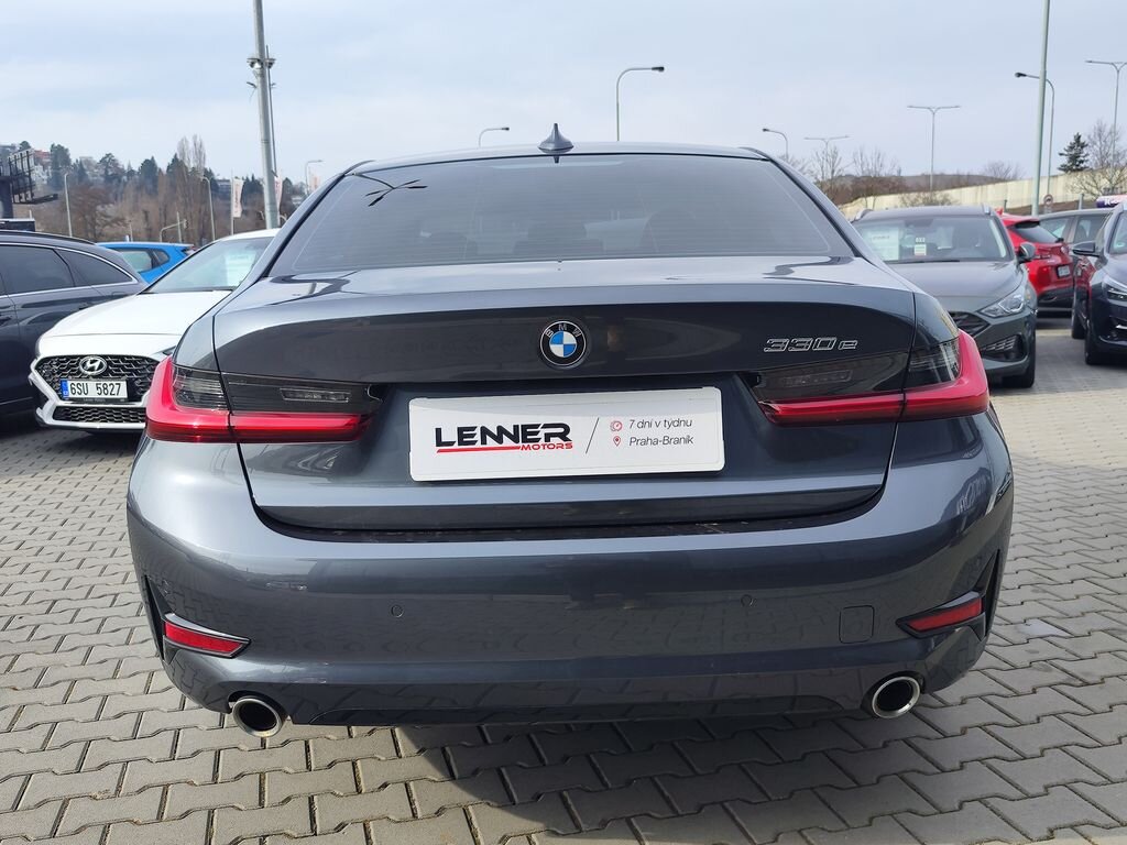 BMW Řada 3 Sedan / Limuzína 2,0 l 215 kw