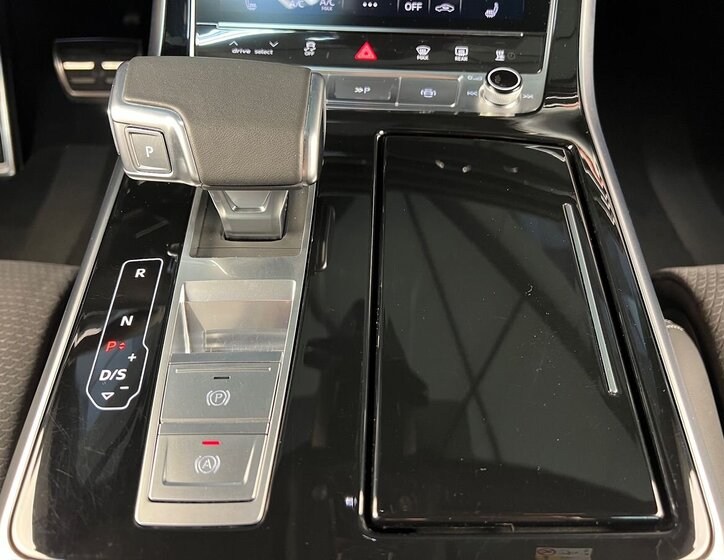 Audi Q8 SUV / Terénní 3,0 l 210 kw