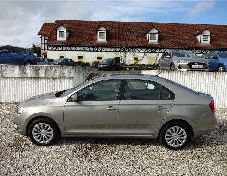 Škoda Rapid Sedan / Limuzína 1,2 l 66 kw