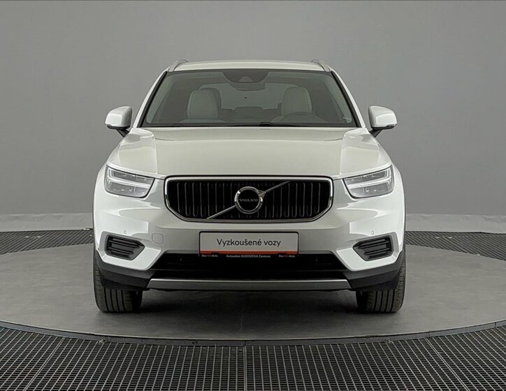 Volvo XC40 SUV / Terénní 1,5 l 120 kw