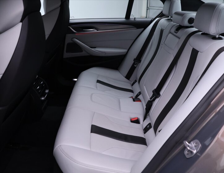 BMW M5 Sedan 4,4 l 441 kw