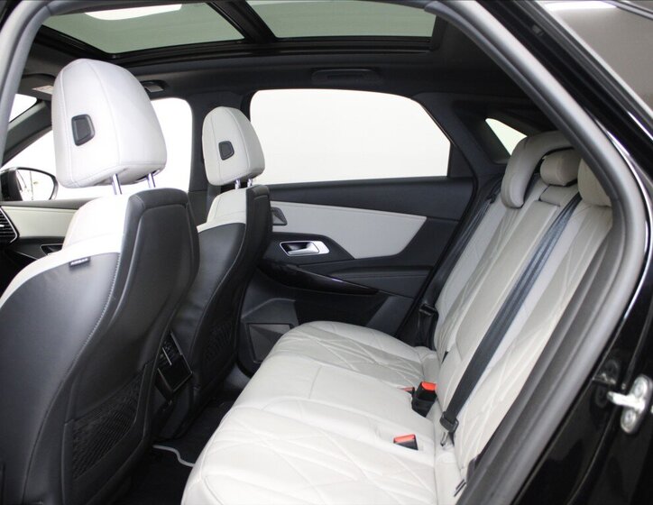 DS Automobiles DS7 Crossback SUV 1,6 l 221 kw