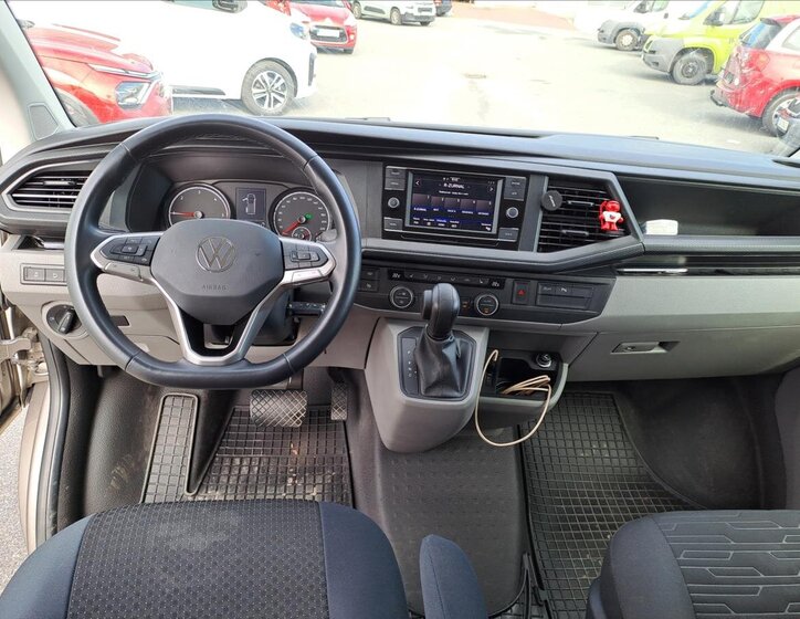 Volkswagen Caravelle 10