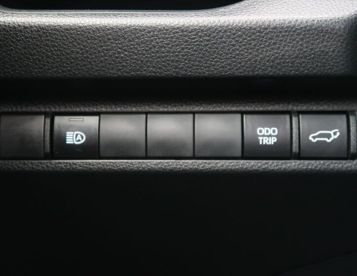 Toyota RAV4 SUV / Terénní 2,5 l 131 kw