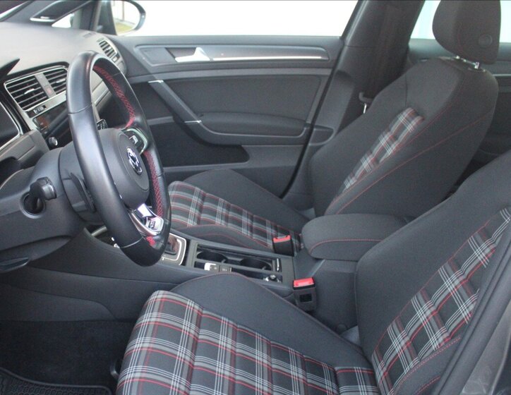 Volkswagen Golf Hatchback 2,0 l 180 kw