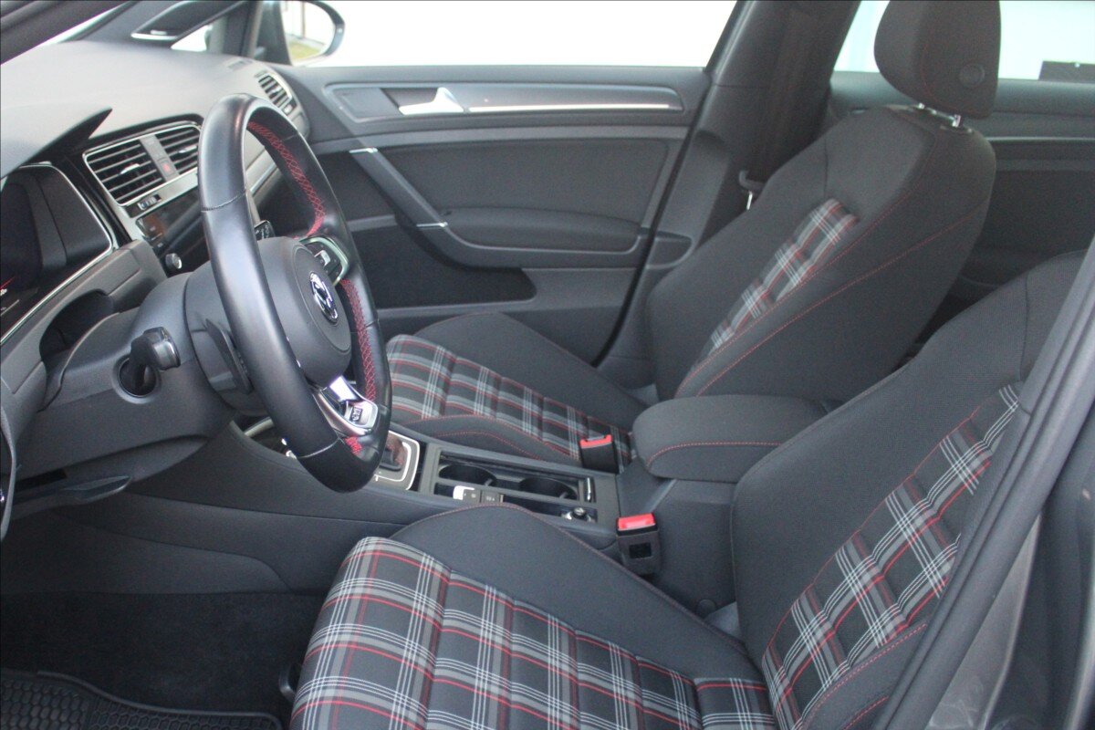 Volkswagen Golf Hatchback 2,0 l 180 kw