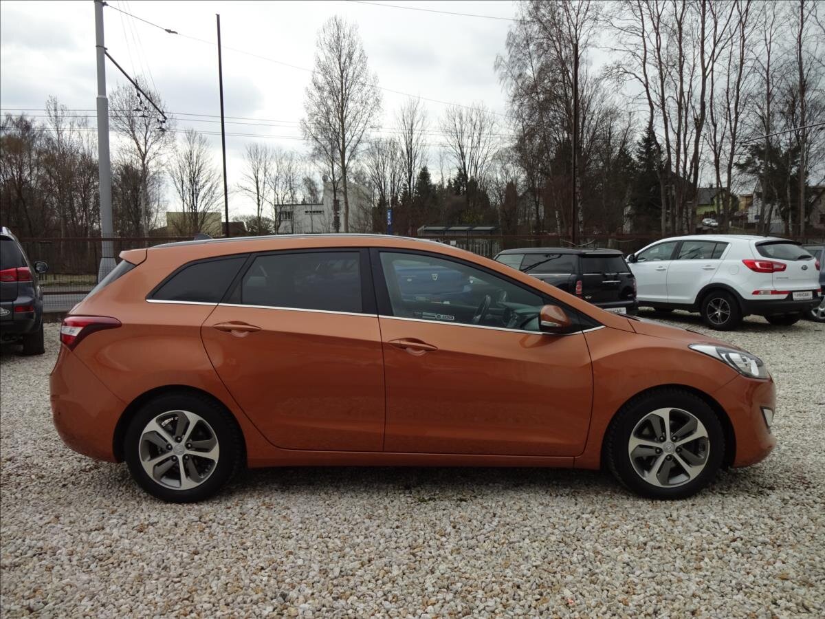 Hyundai i30 Kombi 1,6 l 99 kw