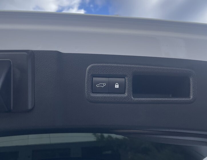 Lexus NX 300h CUV / Crossover 2,5 l 145 kw