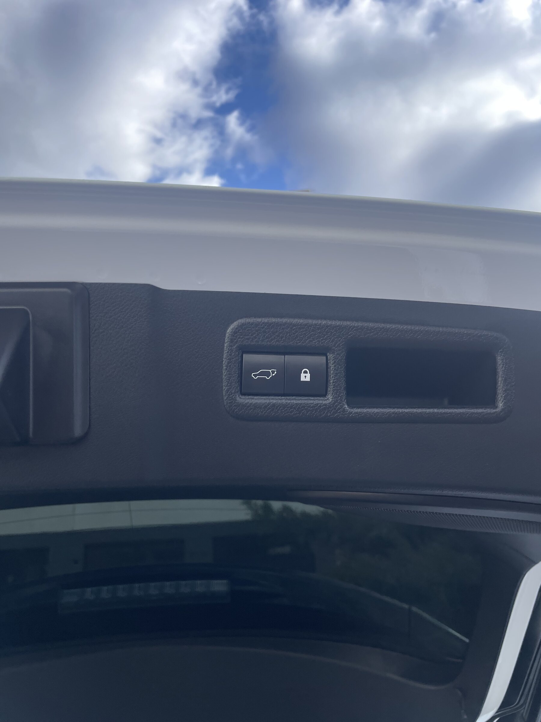 Lexus NX 300h CUV / Crossover 2,5 l 145 kw