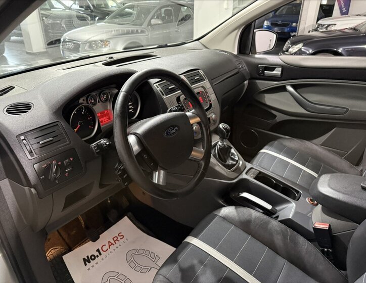 Ford Kuga SUV / Terénní 2,0 l 100 kw