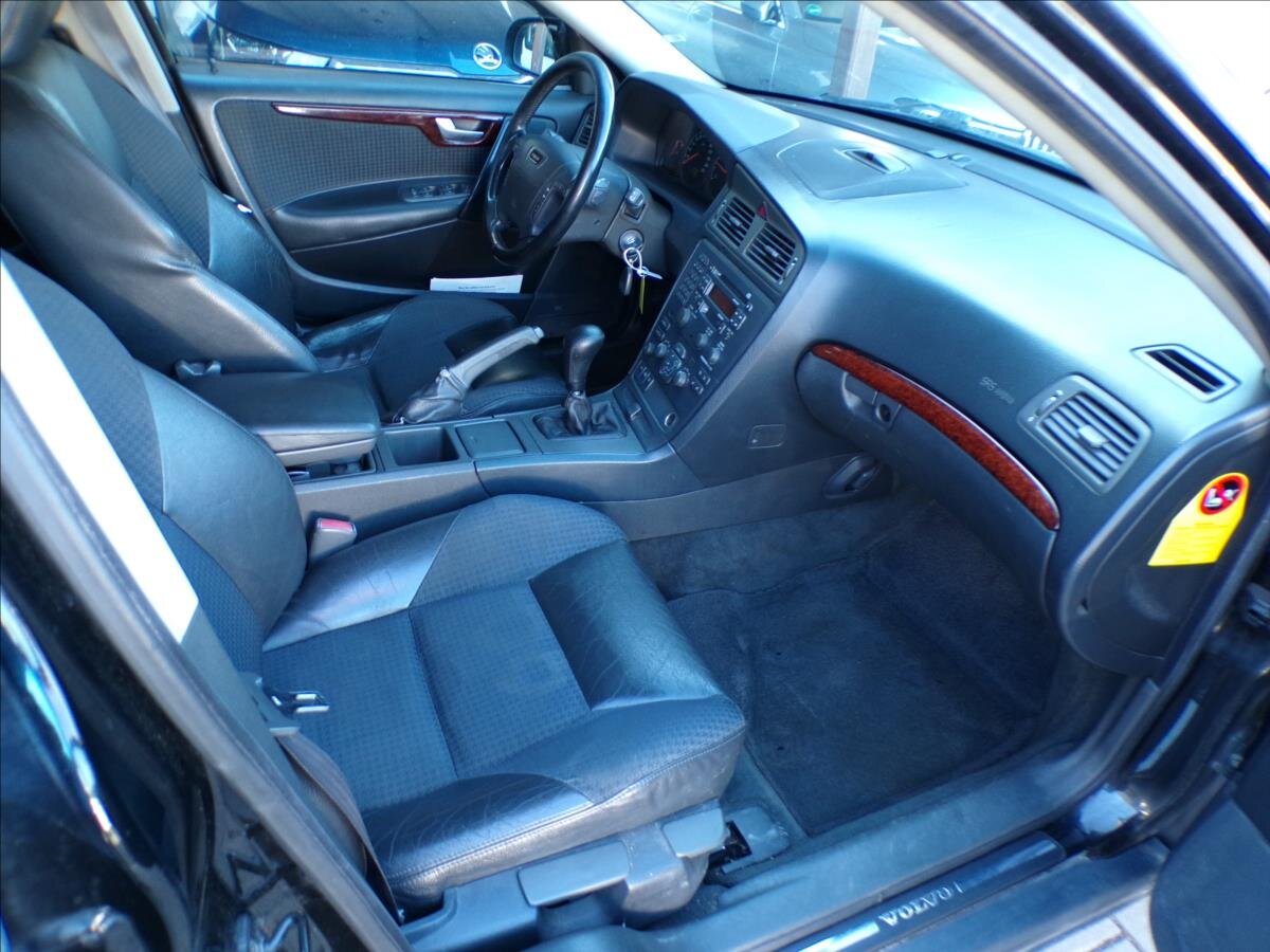 Volvo V70 Kombi 2,5 l 103 kw