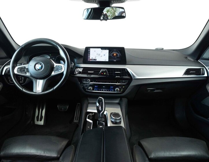 BMW Řada 5 Sedan 3,0 l 195 kw