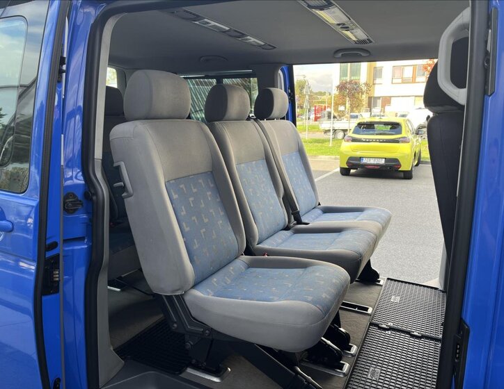 Volkswagen Caravelle MPV 2,5 l 96 kw