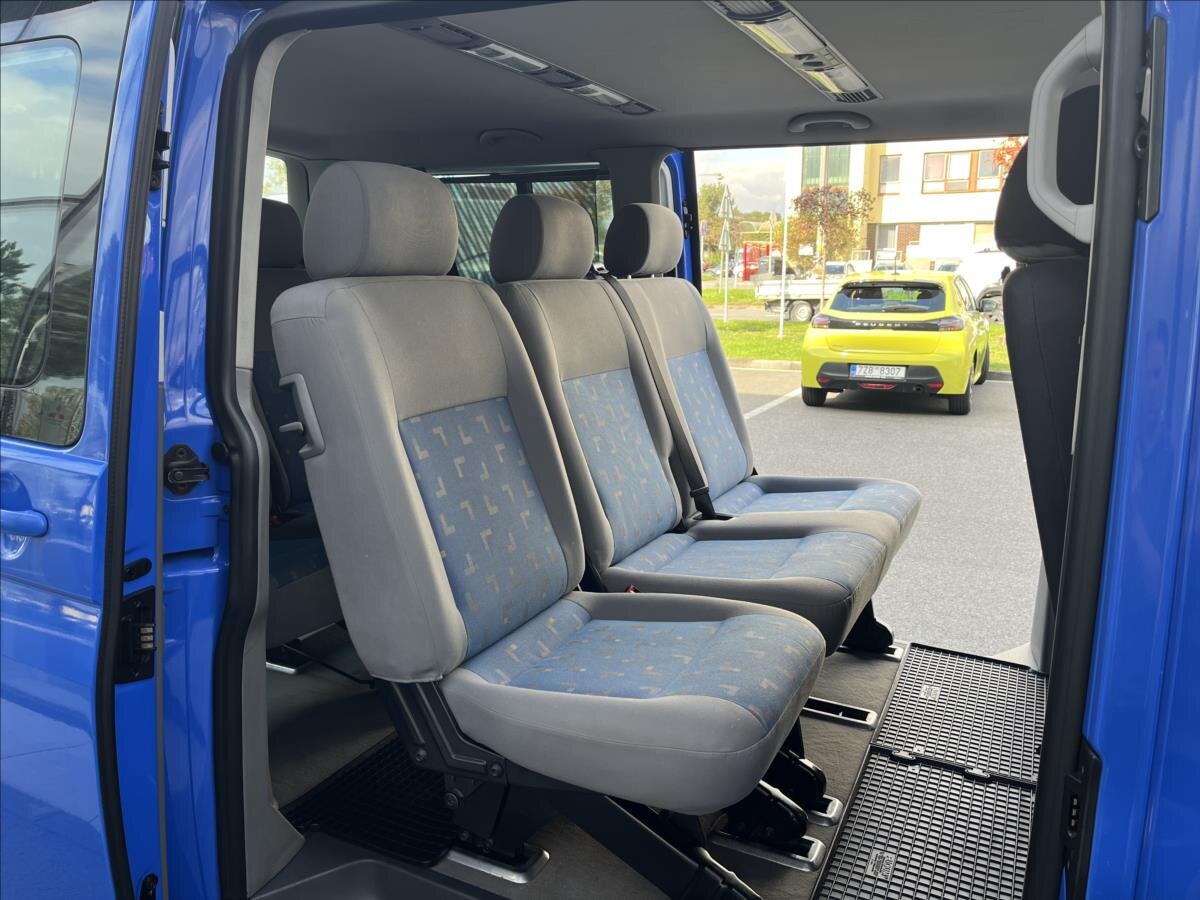 Volkswagen Caravelle MPV 2,5 l 96 kw