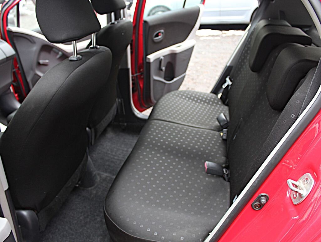 Toyota Yaris Hatchback 998,0 51 kw