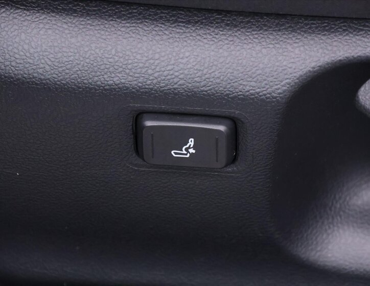 Toyota Corolla Sedan / Limuzína 1,5 l 92 kw