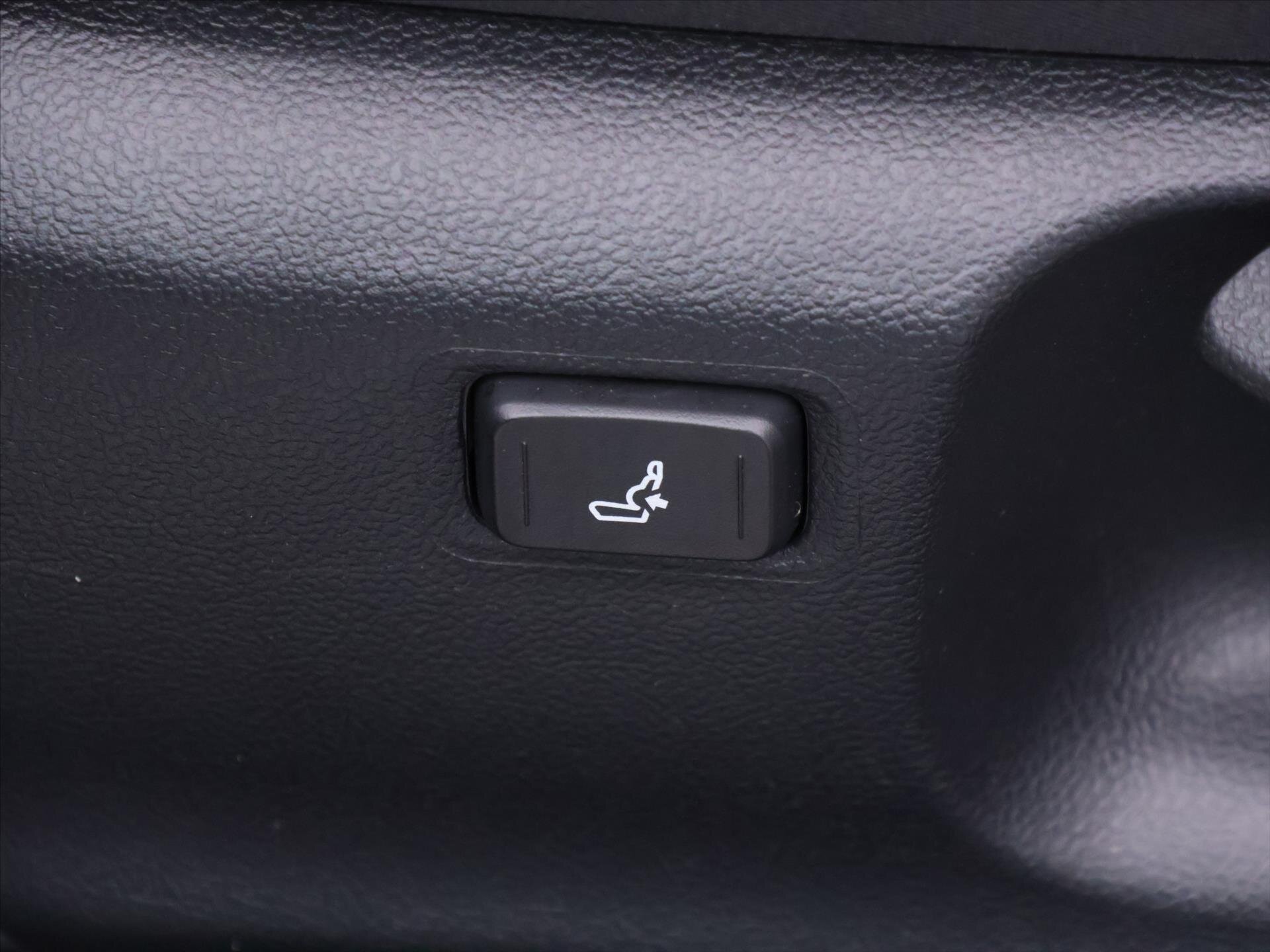 Toyota Corolla Sedan / Limuzína 1,5 l 92 kw