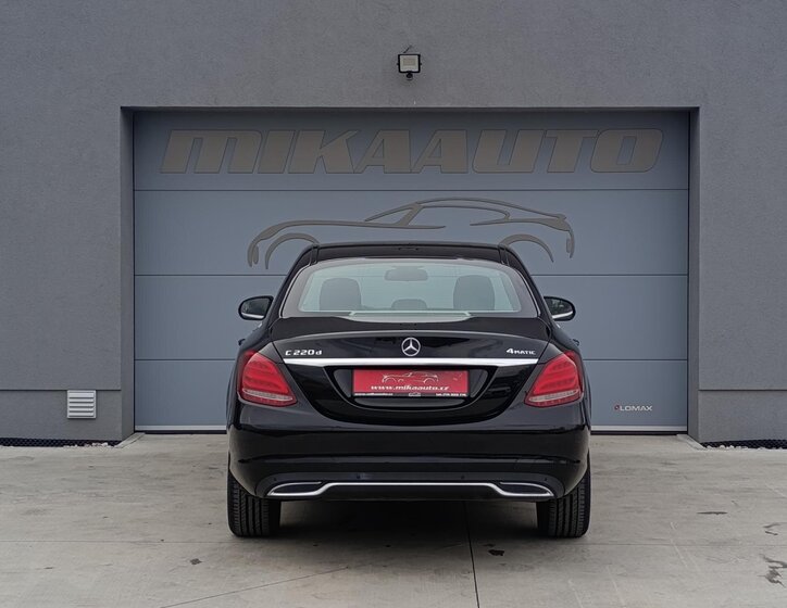Mercedes-Benz Třídy C Sedan / Limuzína 2,1 l 125 kw