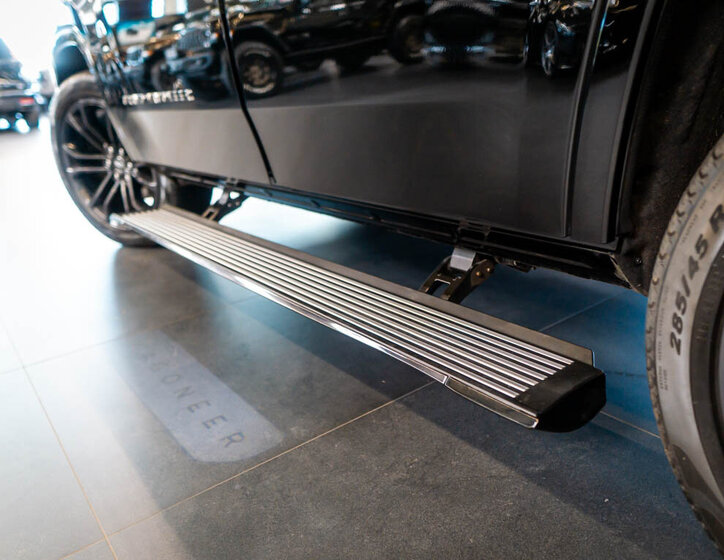 Jeep Grand Wagoneer 45